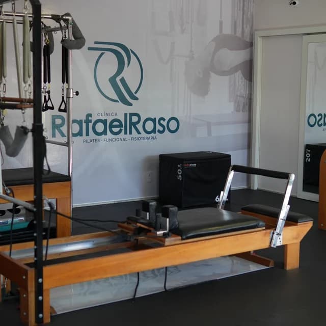 Estúdio de Pilates da Clínica Rafael Raso preparado para as sessões