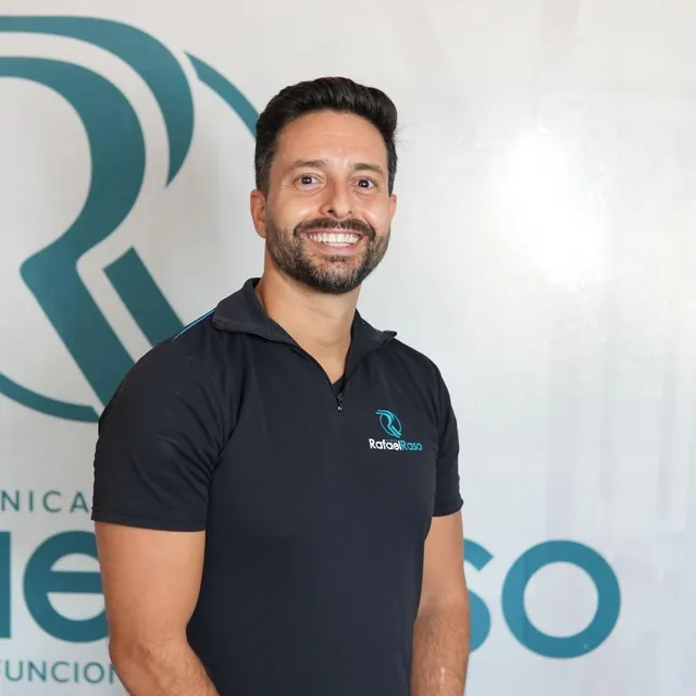 Rafael Raso, fisioterapeuta, no estúdio da clínica